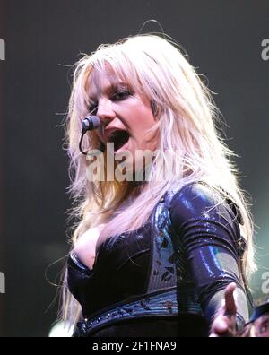 MÄRZ 24: Britney Spears tritt während der Onyx Hotel Tour in der Colonial Life Arena in Columbia, South Carolina, am 24. März 2004 auf. QUELLE: Chris McKay / Mediapunch Stockfoto