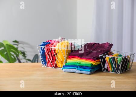 Platzsparender Stauraum ist eine Lösung für kleine Wohnungen Stockfoto