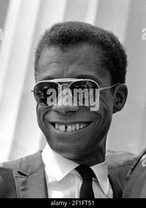 James Baldwin. Porträt des amerikanischen Schriftstellers James Arthur Baldwin (1924-1987) bei einem Bürgerrechtsmarsch auf Washington, D.C., August 1963. Stockfoto