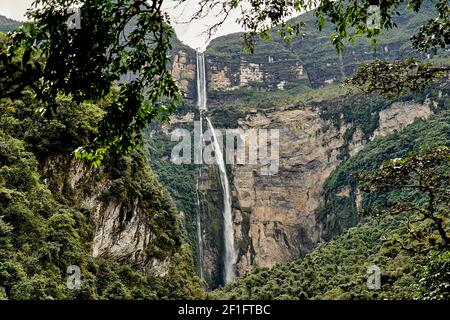 Gocta cataracts, Catarata del Gocta, sind mehrjährige Wasserfälle mit zwei Tropfen in Perus Provinz Bongara in Amazonas, dritthöchsten Wasser fal Stockfoto