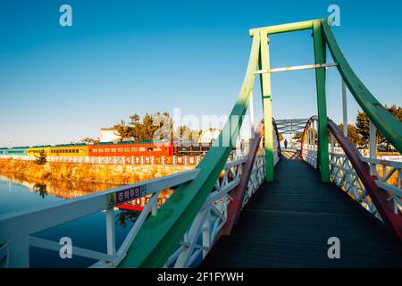 Gangneung, Korea - 8. Dezember 2020 : Jeongdongjin Beach Time Museum Stockfoto