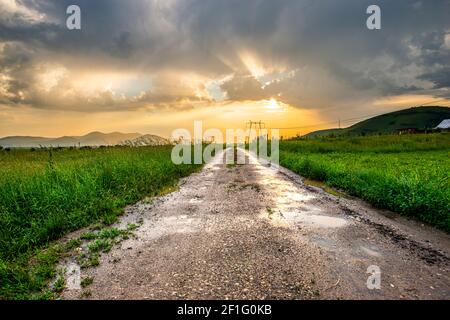 Schöne Landschaft bei Sonnenuntergang Stockfoto