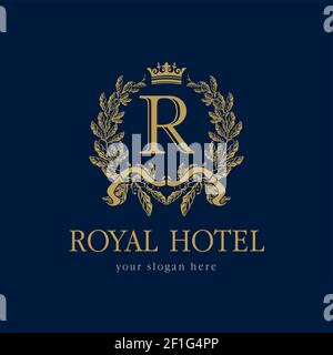 R Firmenlogo. Royal Hotel. Wappen, goldfarbene Königsheraldik. Dekorative kreative Zeichen, Zweig der Trauben und Krone. Isolierte Zusammenfassung Stock Vektor