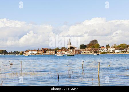 Hochwasser im Dorf Bosham, West Sussex UK. Es ist hier, dass König Canute (Knut) angeblich haben vergeblich angewiesen, die Flut zu gehen zurück. Stockfoto