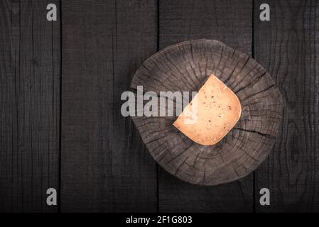 Gelb geräucherter würziger Käse Stockfoto