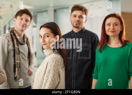 Glückliches erfolgreiches multirassisches Geschäftsteam Stockfoto