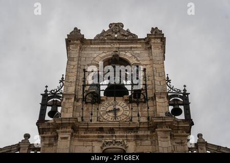 Detail an der Fassade des barocken Rathauses aus dem 17th. Jahrhundert in der Stadt Astorga, Spanien Stockfoto