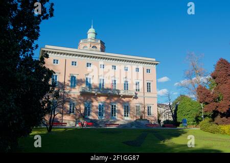 Lugano, Tessin, Schweiz - 8th. Februar 2021 : Blick auf das wunderschöne Villa Ciani im Parco Ciani Park in Lugano, Schweiz Stockfoto