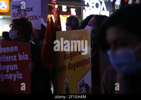 Karsiyaka, Izmir - Türkei , 03-08-2021: Ansichten vom Internationalen Tag der Arbeiterinnen in Izmir, Türkei. Stockfoto