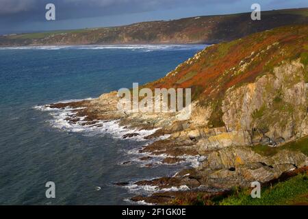 Blick von Rame Head in Richtung Whitsand Bay in Cornwall. Stockfoto