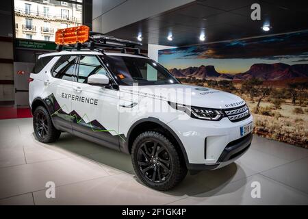 Land Rover Discovery Experience SUV-Wagen auf dem Pariser Autosalon. Frankreich - 3. Oktober 2018 Stockfoto