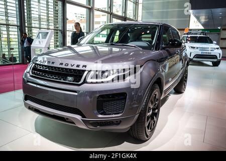 Land Rover Range Rover SUV auf dem Pariser Automobilsalon. Frankreich - 3. Oktober 2018 Stockfoto