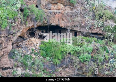 Häuser in einem Felsen von La Palma Stockfoto