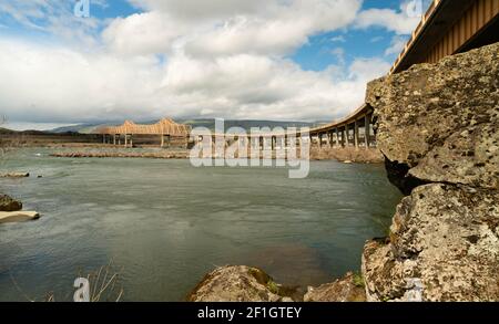 Dalles Brücke über den Columbia River, der Washington und Oregon verbindet Stockfoto