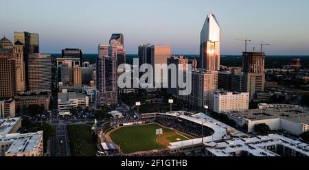 Luftaufnahme lange Panoramaaufnahme von Charlotte North Carolina Downtown Stockfoto