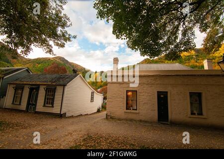 Herbst in Arrowtown, historische Siedlungshäuser, Buckingham Street, Neuseeland Stockfoto