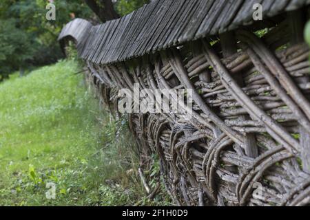 Gewebter Gartenzaun Stockfoto