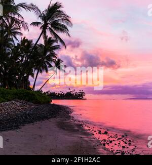 Sonnenaufgang am Lahaina Beach, Lahaina, Maui, Hawaii, USA Stockfoto