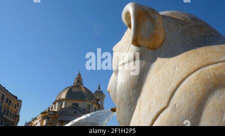 Detail der Fontana dei Leoni auf der Piazza del Popolo. Rom, Italien Stockfoto