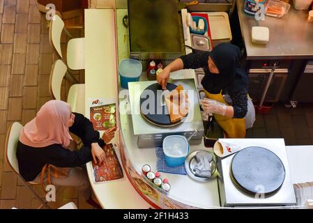 Kleines Pfannkuchen-Restaurant, Jalan tun Tan Chen Lock Covered Market, Kuala Lumpur Stockfoto