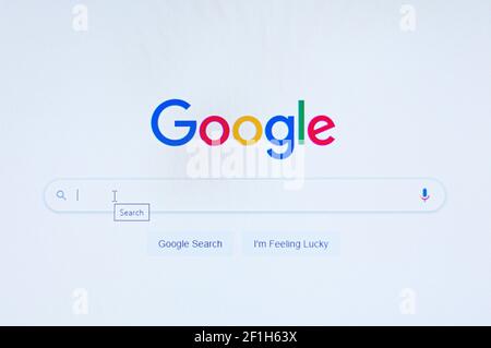 2020: Nahaufnahme des Bildschirms mit einer Homepage der Google Chrome Suchmaschine Stockfoto