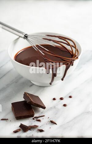 Herstellung von Schokoladenglasur oder Sauce Stockfoto
