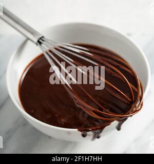 Herstellung von Schokoladenglasur oder Sauce Stockfoto