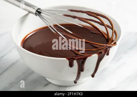 Herstellung von Schokoladenglasur oder Sauce Stockfoto