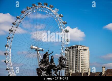 London Eye und Chariot Skulptur Stockfoto