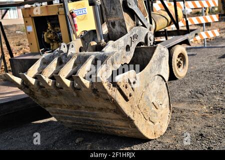 Komatsu und John Deere Trackhoe Baumaschinen. Stockfoto