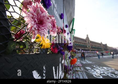 Mexiko-Stadt, 8. März 2021. Proteste in Zocalo und im Nationalpalast während des Internationalen Frauentags Credit: Andrea Quintero/Alamy Live News Credit: Andrea Quintero/Alamy Live News Stockfoto