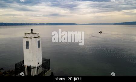 Boot am Browns Point Lighthouse Commencement Bay Puget Sound Tacoma Washington Stockfoto