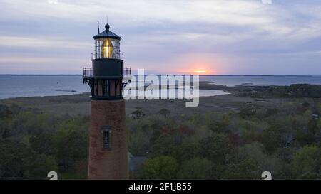 Das letzte Licht verbläßt über den ganzen Kopf Bay an der Ostküste in North Carolina Stockfoto