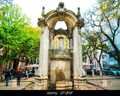 Lissabon Square, Blick auf den Largo do Carmo ein beliebter Platz in der Bairro Alto Viertel an einem Sommernachmittag, Lissabon, Portugal Stockfoto