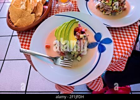 Frische Garnelen und Fisch Ceviche in einem Restaurant in Puerto Vallarta, Nayarit, Mexiko Stockfoto