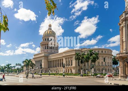 Havanna Kuba. 25. November 2020: Außenansicht des Kapitols von Havanna, ein Gebiet, das von Touristen und Kubanern besucht wird Stockfoto