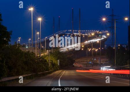 DARTFORD, KENT, Großbritannien - 21. MAI 2010: Blick auf die Königin Elizabeth II bei Nacht Stockfoto