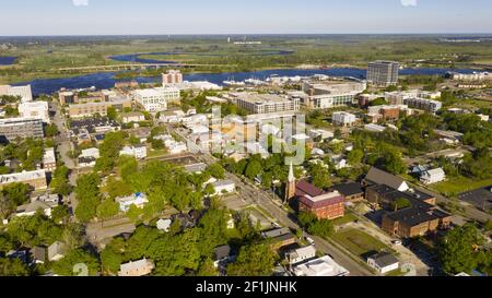 Bright Sunshine trifft die Gebäude und Häuser von Wilmington North Carolina Stockfoto