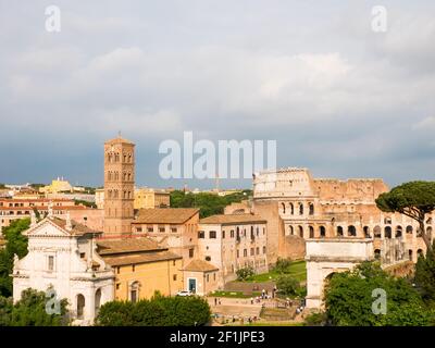 Blick auf das Kolosseum vom Palatin, altes Rom Italien Stockfoto