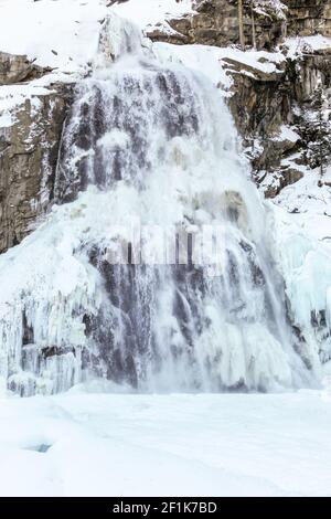 Wasserfall in den Alpen Stockfoto