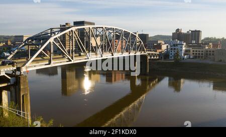 South Side Bridge über Kanawha River Charleston West Virginia State Kapitol Stockfoto