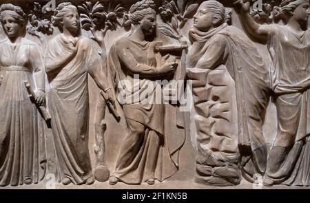 Bas-Relief, Statue und Skulptur Details in Stein. Hochwertige Fotos Stockfoto