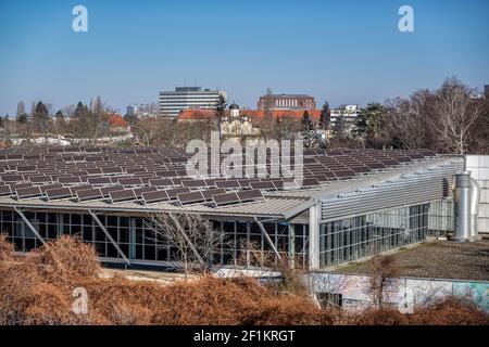 Solardach, Gretel-Bergmann-Sporthalle, Rudolstädter Straße, Wilmersdorf, Berlin, Deutschland Stockfoto