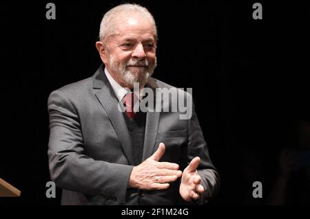 Datei Foto vom 2. März 2020 des ehemaligen brasilianischen Präsidenten Luiz Inacio Lula da Silva in Paris, Frankreich. Ein Richter des Obersten Gerichtshofs hob am Montag die strafrechtlichen Verurteilungen gegen Brasiliens ehemaligen Präsidenten Luiz Inacio Lula da Silva auf und stellte seine politischen Rechte vor den Präsidentschaftswahlen im nächsten Jahr wieder her. Foto von Eliot Blondt/ABACAPRESS.COM Stockfoto