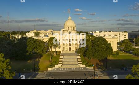 Die Dexter Avenue führt zum klassischen Statehouse in der Innenstadt von Montgomery Alabama Stockfoto