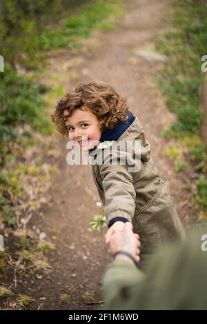 Happy girl Suchen an Kamera Stockfoto