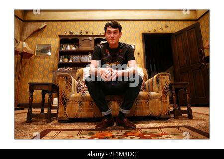 Mathew Horne fotografierte im Trafalgar Studio in London, wo er in "Entertaining Mr. Sloane" Photograph von David Sandison The Independent auftrat Stockfoto