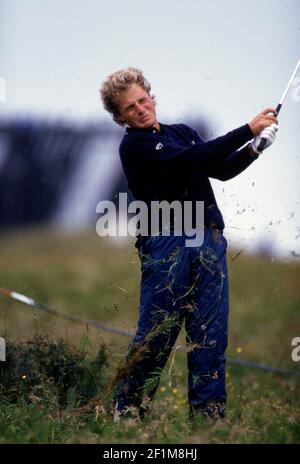 British Open Golf Championship 1987 Bernhard langer schmerzt sein Handgelenk Out of the Rough Foto von Tony Henshaw Stockfoto