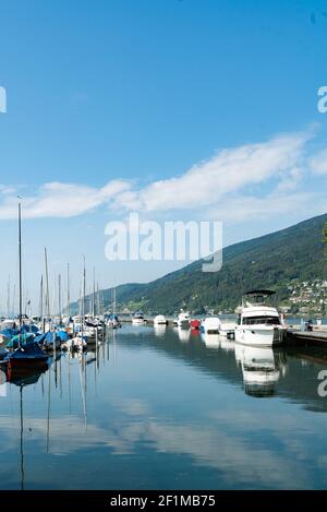 Blick auf den Hafen am Bielersee in der Schweiz Stockfoto