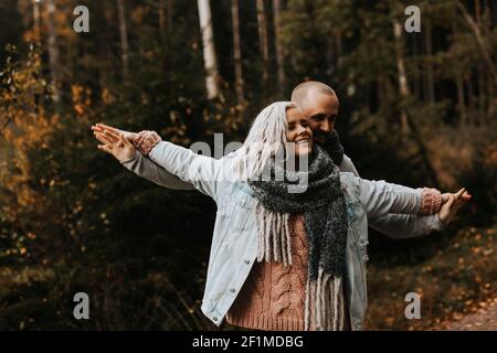 Lächeln, paar zusammenstehen Stockfoto
